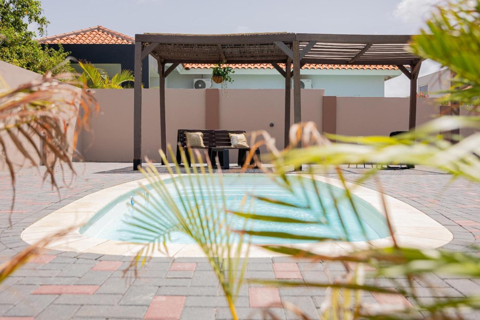 Av Curacao - Centrally Located Spacious Apartment Вилемстад Екстериор снимка